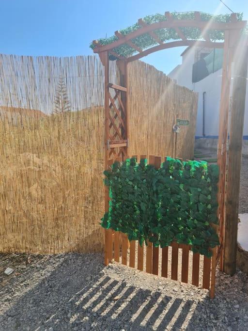 "Linda'S Guest House" Beach House With Private Patio & Hot Tub, 3 Min From The Beach Costa da Caparica Bagian luar foto