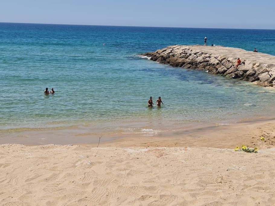 "Linda'S Guest House" Beach House With Private Patio & Hot Tub, 3 Min From The Beach Costa da Caparica Bagian luar foto