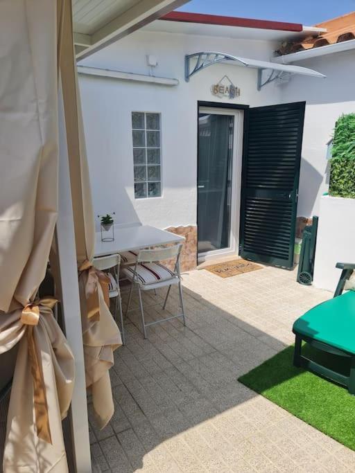 "Linda'S Guest House" Beach House With Private Patio & Hot Tub, 3 Min From The Beach Costa da Caparica Bagian luar foto
