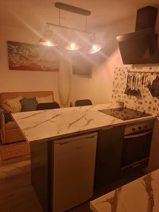 "Linda'S Guest House" Beach House With Private Patio & Hot Tub, 3 Min From The Beach Costa da Caparica Bagian luar foto