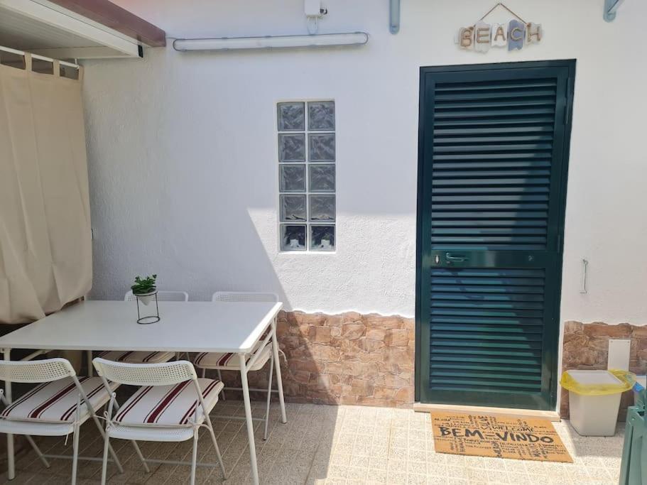 "Linda'S Guest House" Beach House With Private Patio & Hot Tub, 3 Min From The Beach Costa da Caparica Bagian luar foto