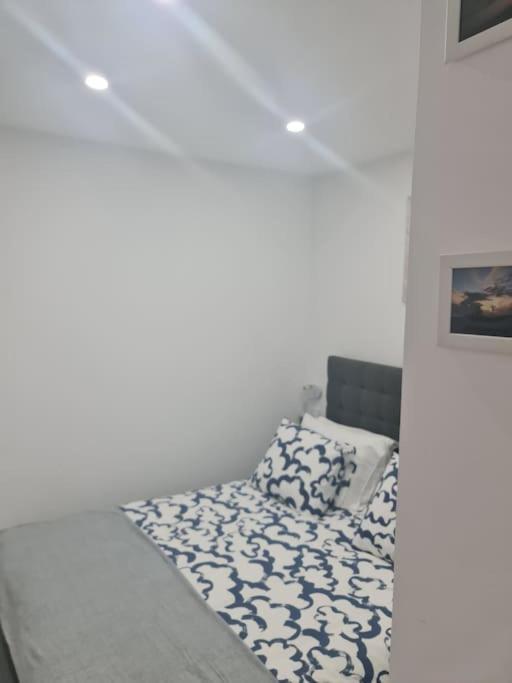 "Linda'S Guest House" Beach House With Private Patio & Hot Tub, 3 Min From The Beach Costa da Caparica Bagian luar foto